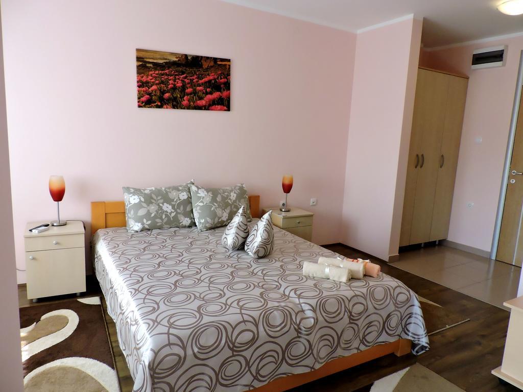B&B Zmajevo Gnezdo 021 Sremska Kamenica Exterior foto