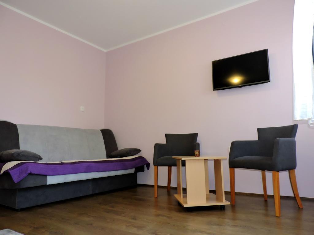 B&B Zmajevo Gnezdo 021 Sremska Kamenica Habitación foto