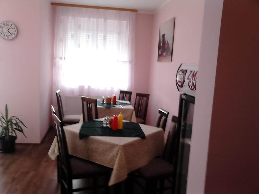 B&B Zmajevo Gnezdo 021 Sremska Kamenica Exterior foto